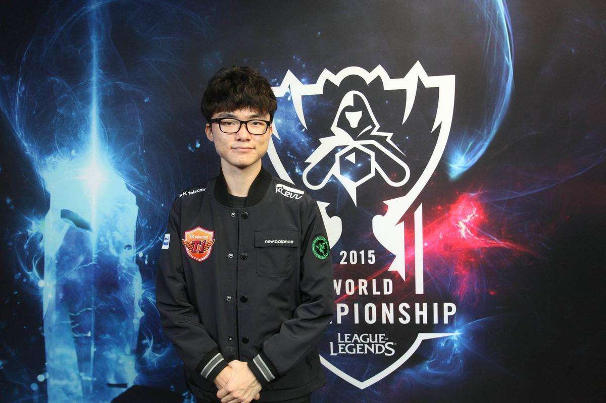 迟到两年的队服，SKT in 2015 worlds