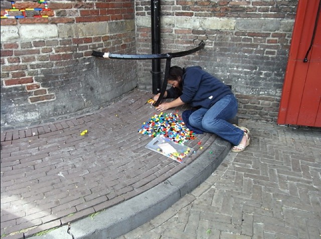 来自德国的艺术家 用乐高积木开始了他的”城市修复计划“