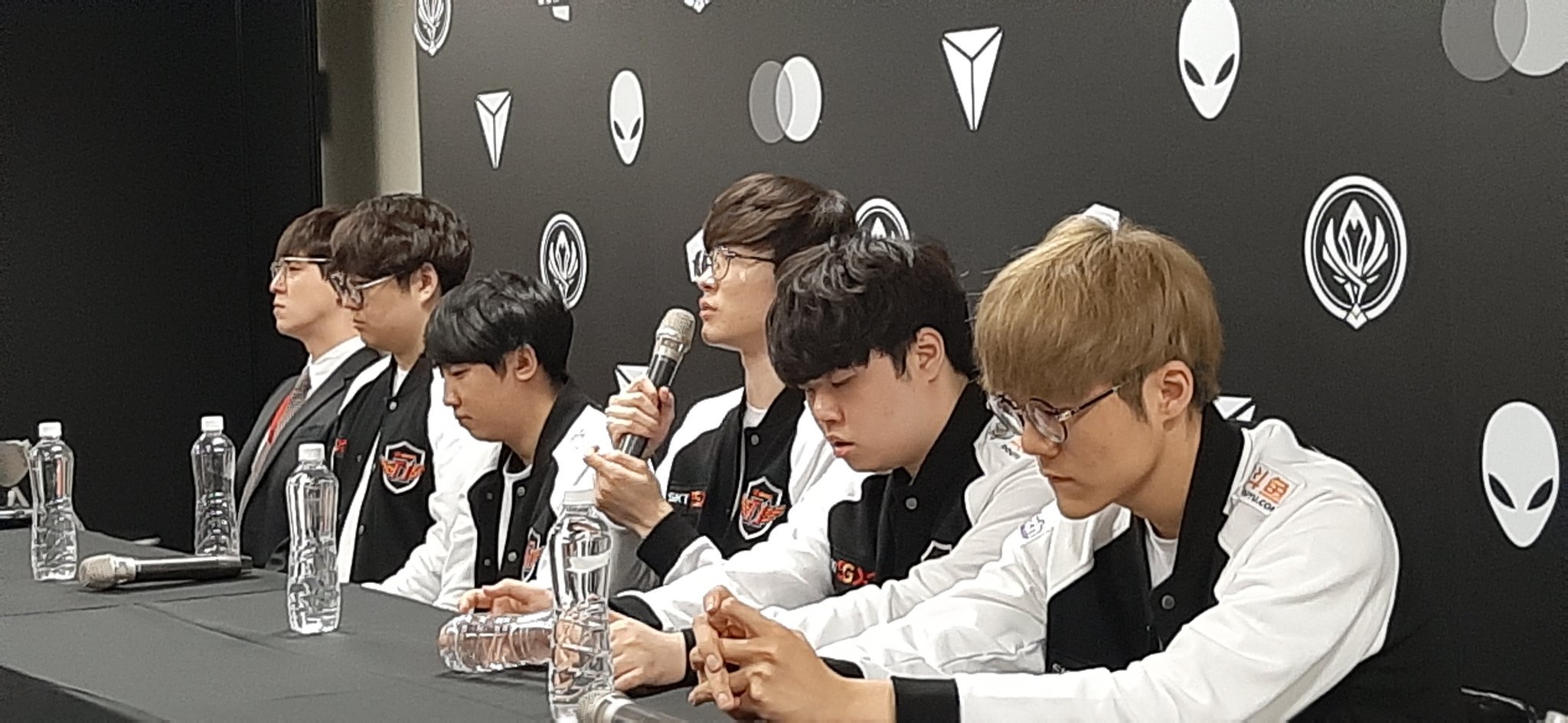 SKT赛后部分采访 Faker：G2强在他们独特的风格