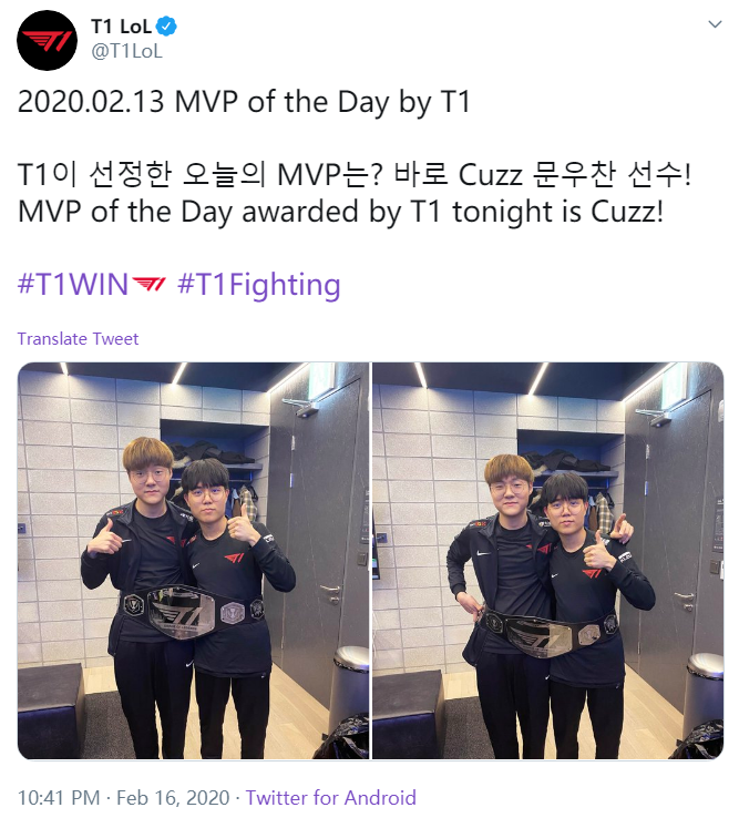 Cuzz获T1昨日MVP金腰带 Teddy颁奖