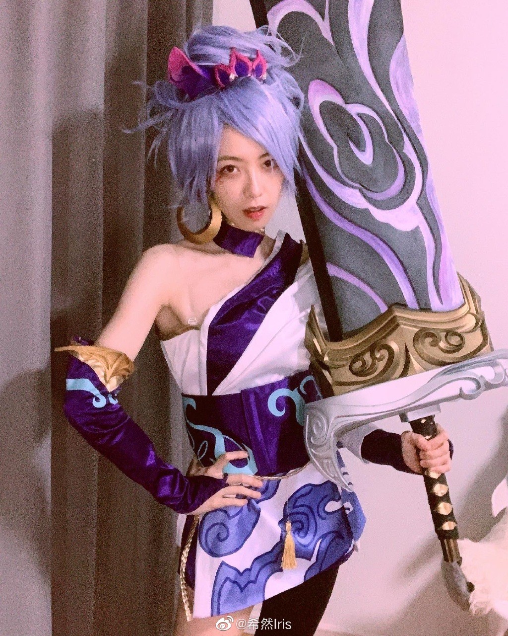 希然更新动态：Cosplay灵魂莲华锐雯