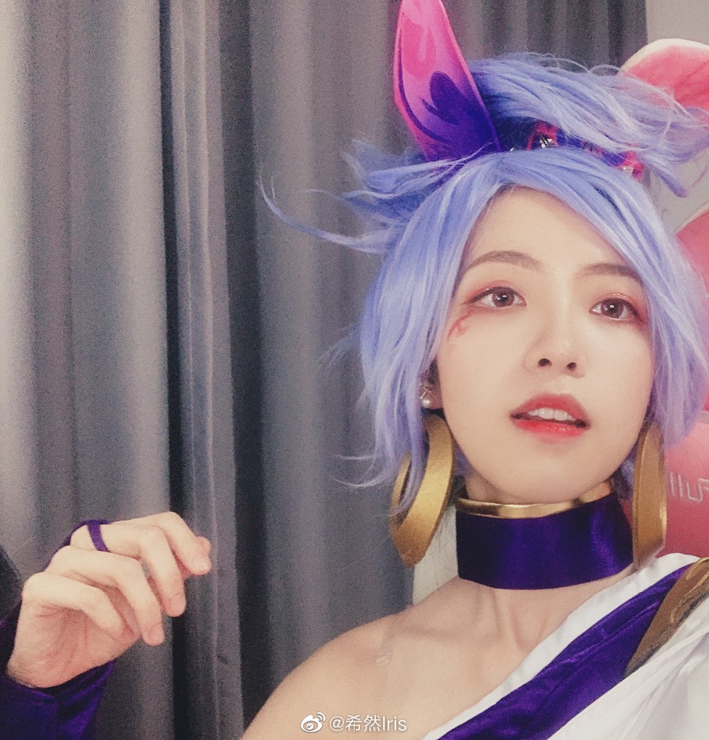 希然更新动态：Cosplay灵魂莲华锐雯