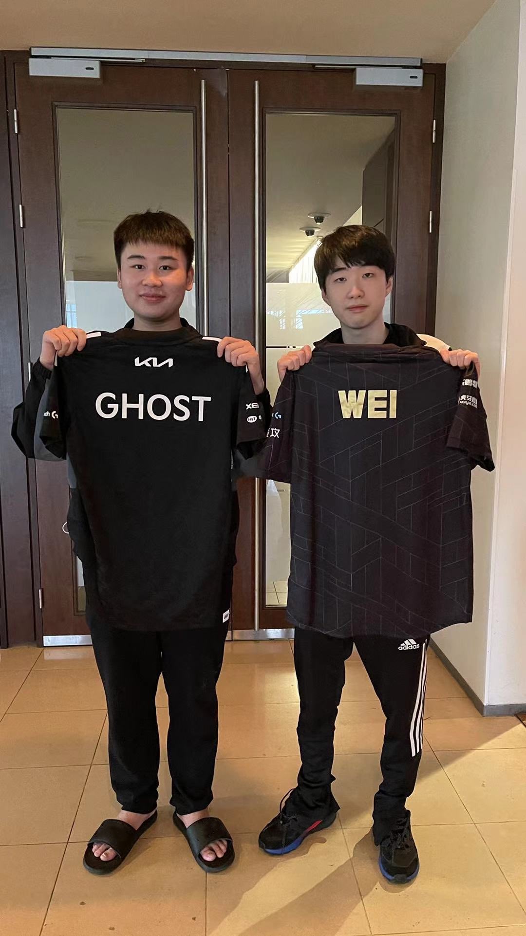 RNG更新动态：Wei与Ghost交换队服