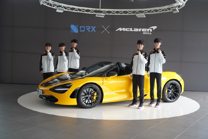 [图片放送] DRX队员成为迈凯伦跑车车模