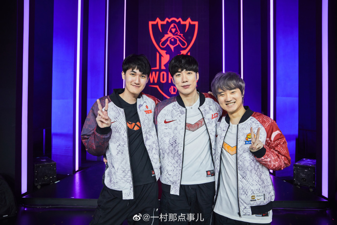 摄影师一村分享定妆照彩蛋：FlashWolves Forever