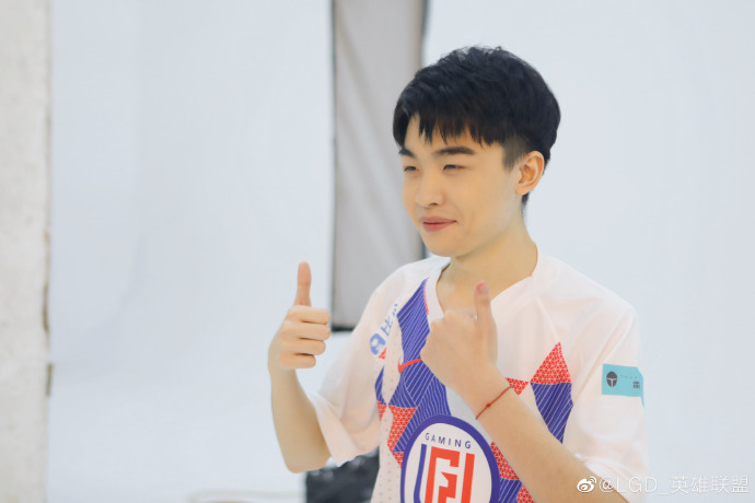 LGD：欢迎UNIBOY加入，这个春天一起加油