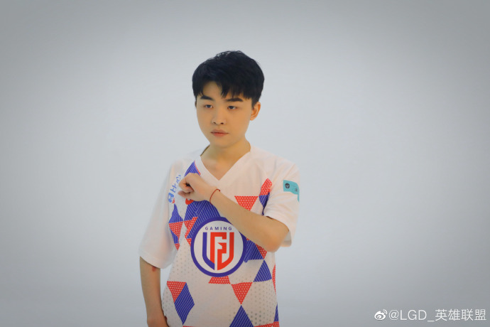 LGD：欢迎UNIBOY加入，这个春天一起加油