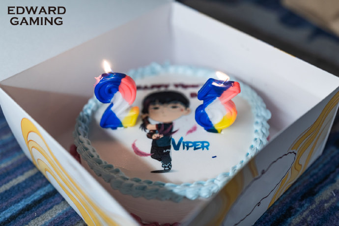 EDG分享Viper生日返图