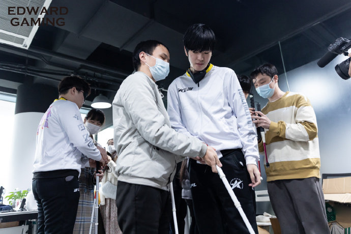 EDG分享JieJie参与关爱视障人士主题公益活动返图