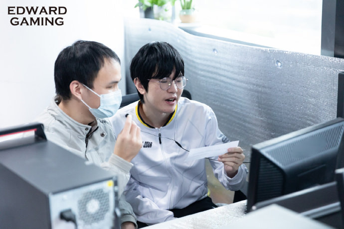 EDG分享JieJie参与关爱视障人士主题公益活动返图